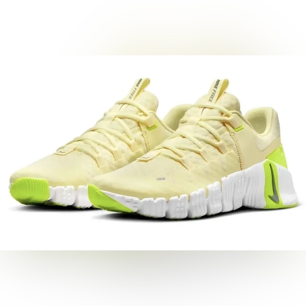 NEW Nike Wmns Free Metcon 5